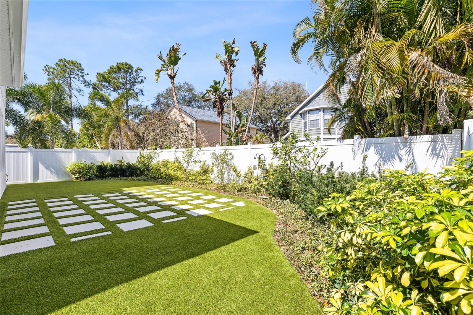 Western View - Back w/ Pavers, Turf & Fence