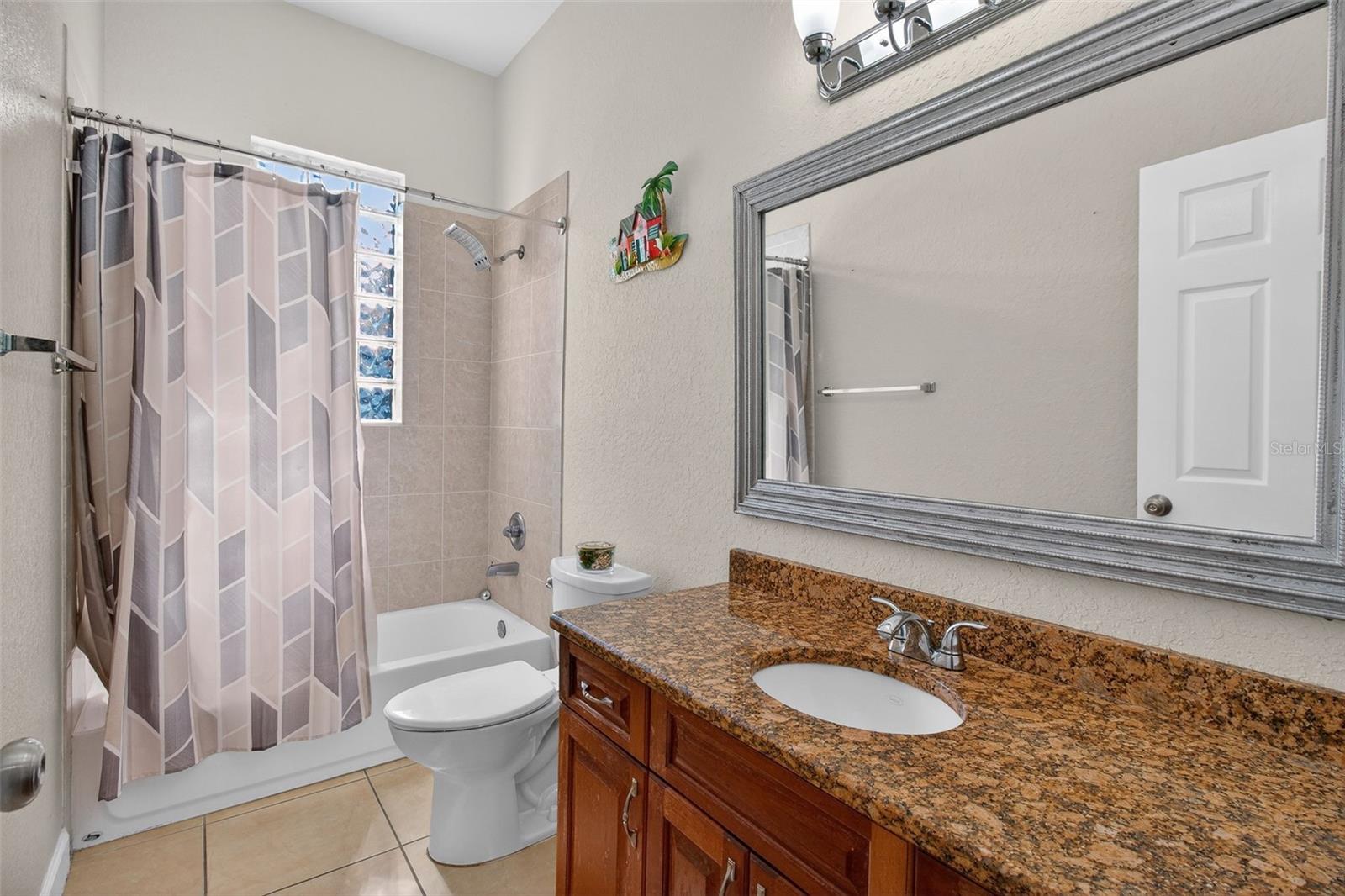 2nd bathroom in between bedroom 2&3