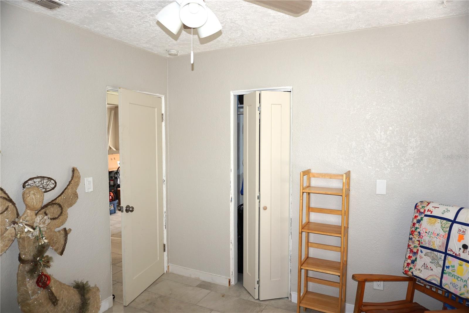 BR 1 closet/entry door