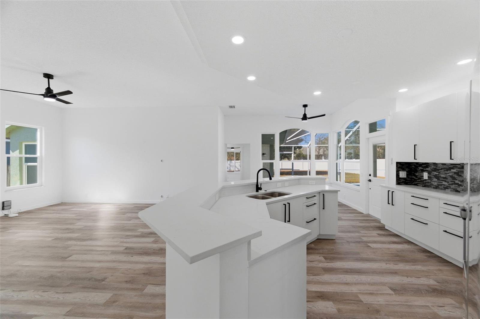 Open floor plan family, kitchen and dinette.