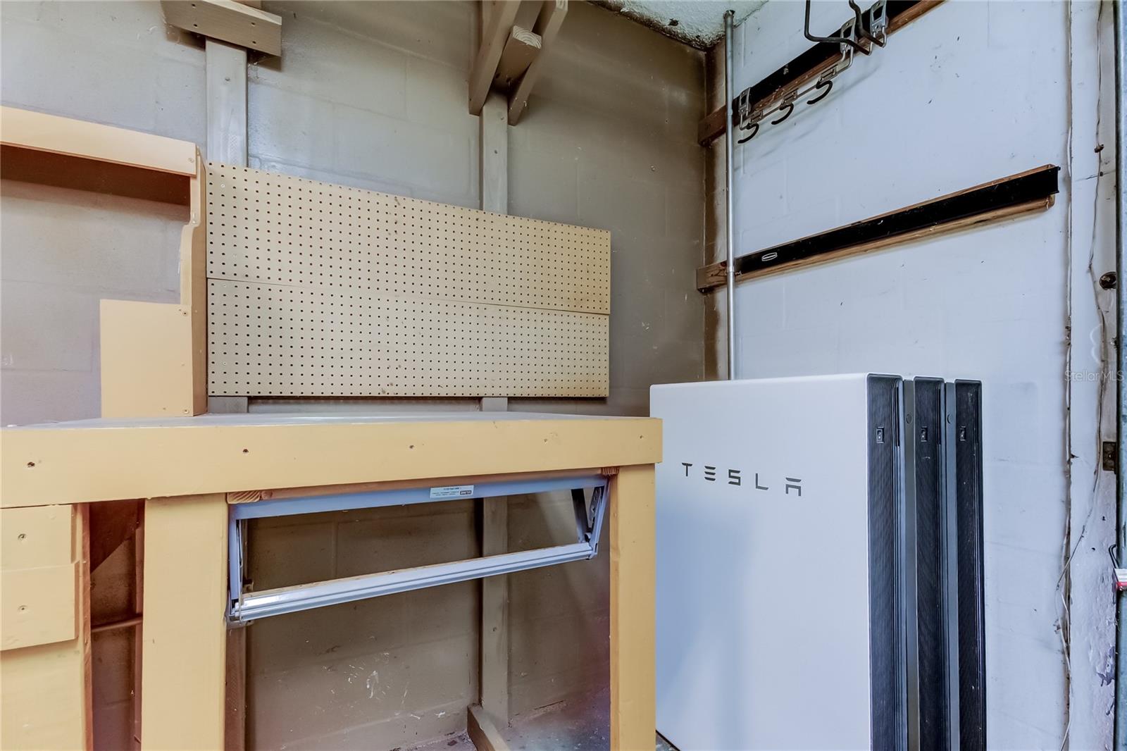 Tesla - 3 Powerwalls