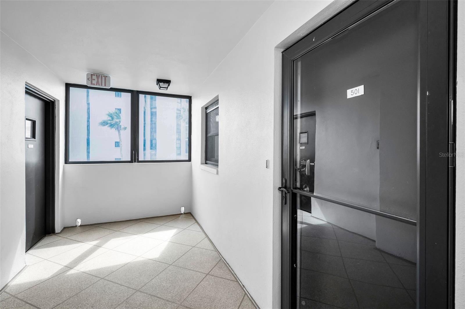 End Unit - Front Door - Corner Unit extra space outside!