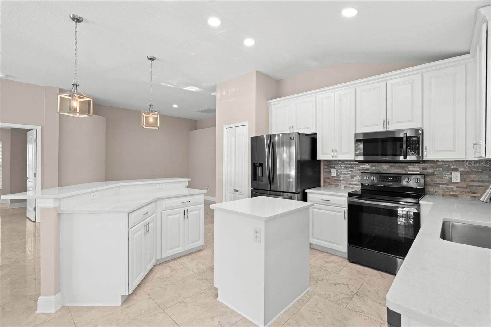 KitchenExquisite appliances