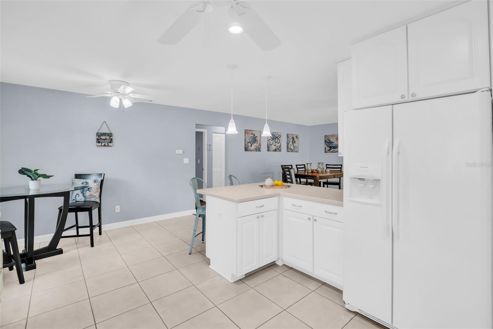 Eat in kitchen space perfect for casual dining~