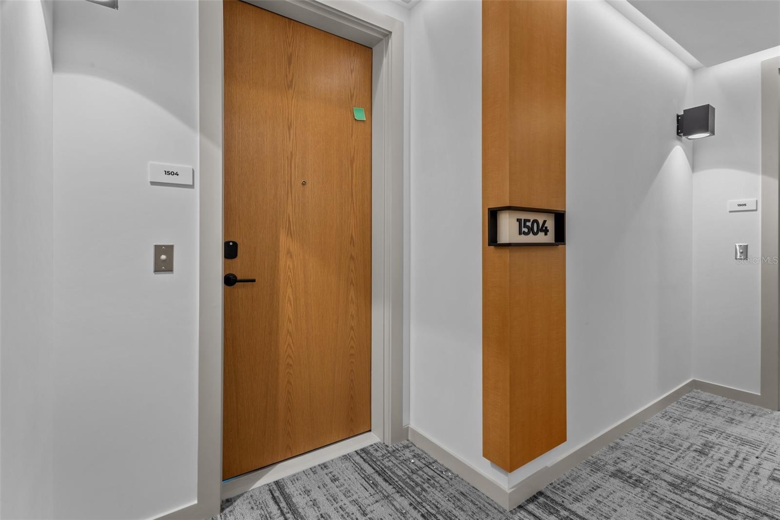 Entry via hallway on 15th floor