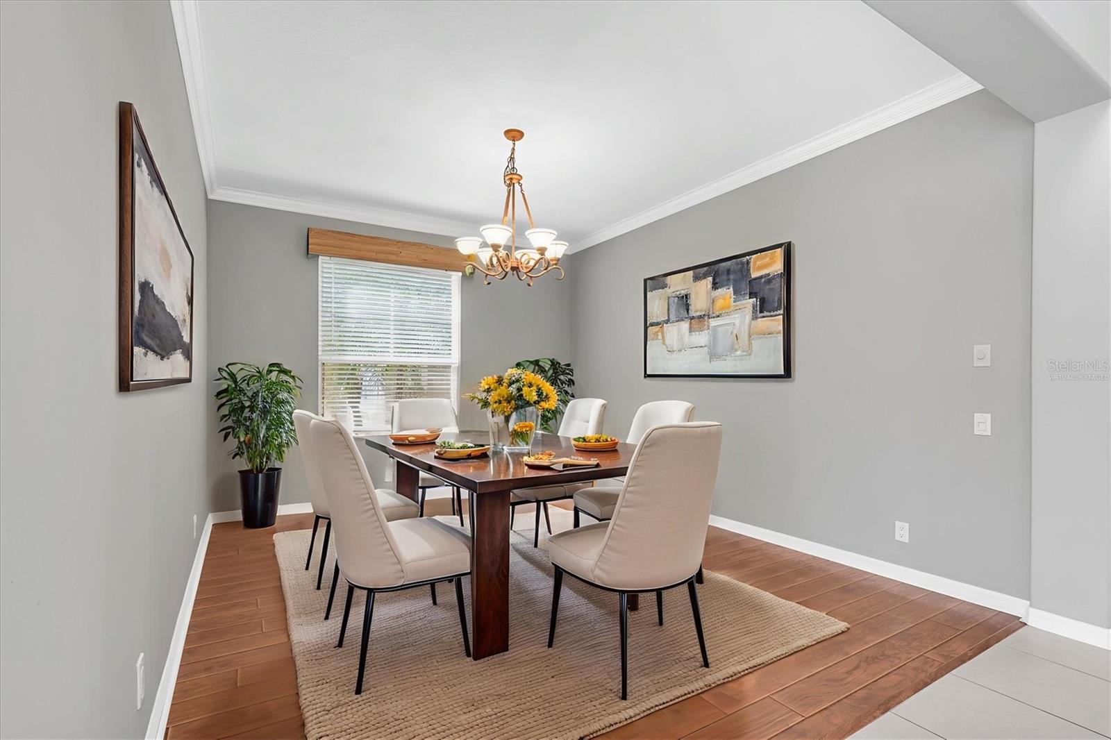 Virtually staged dining room