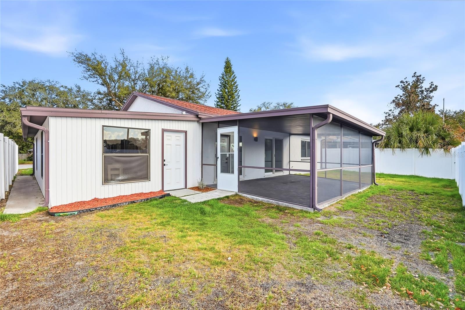 Side is now fenced in with a gate