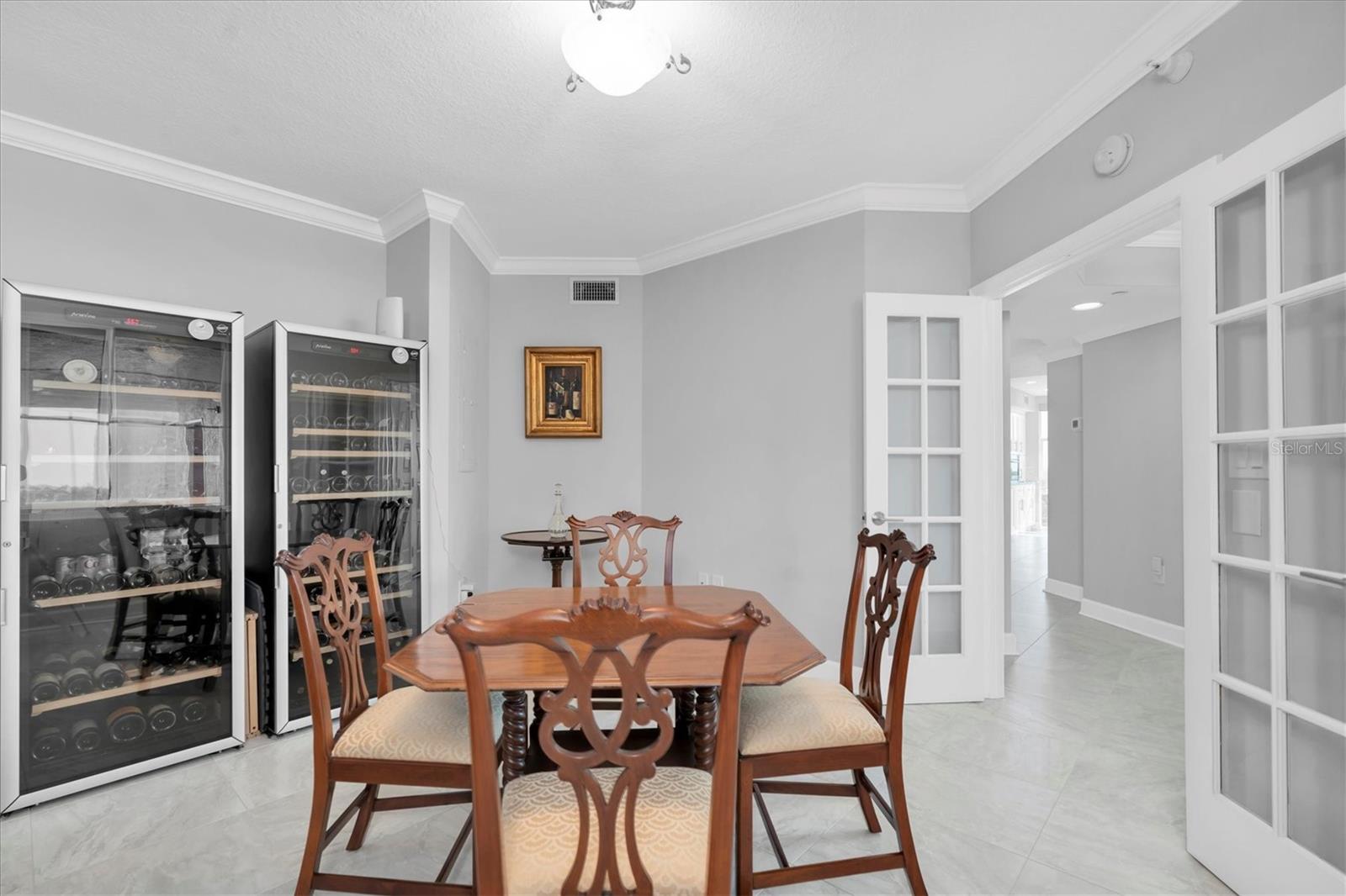 Living room/wine room