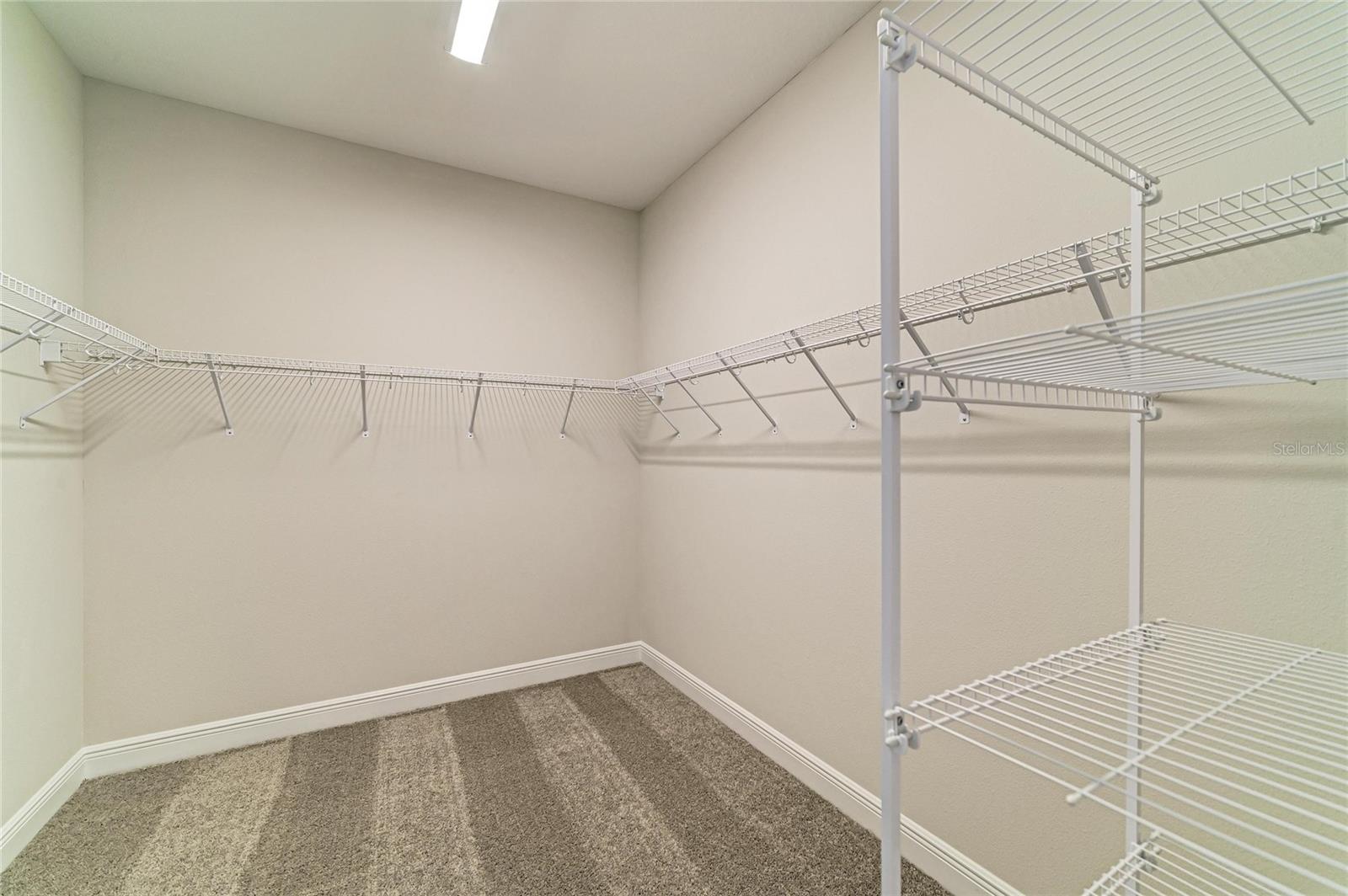 TB8476923