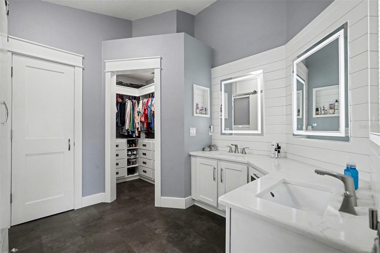 Private Commode Area