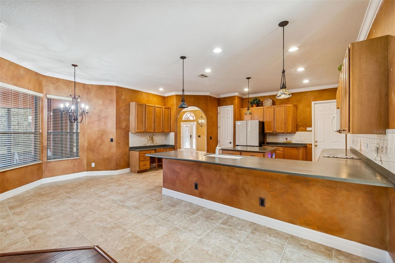 Dinette to left of kitchen