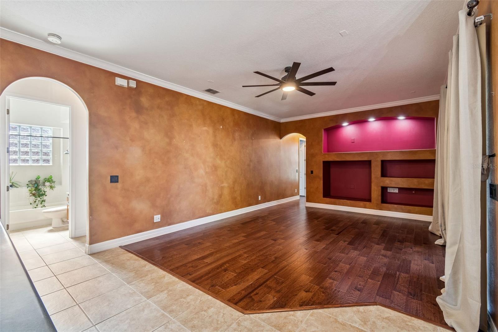 Walkway to bedrooms and bathroom 2
