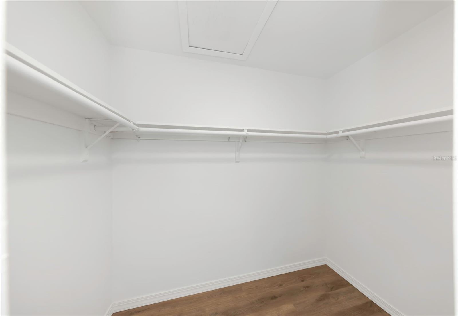 Primary bedroom Walk-in closet