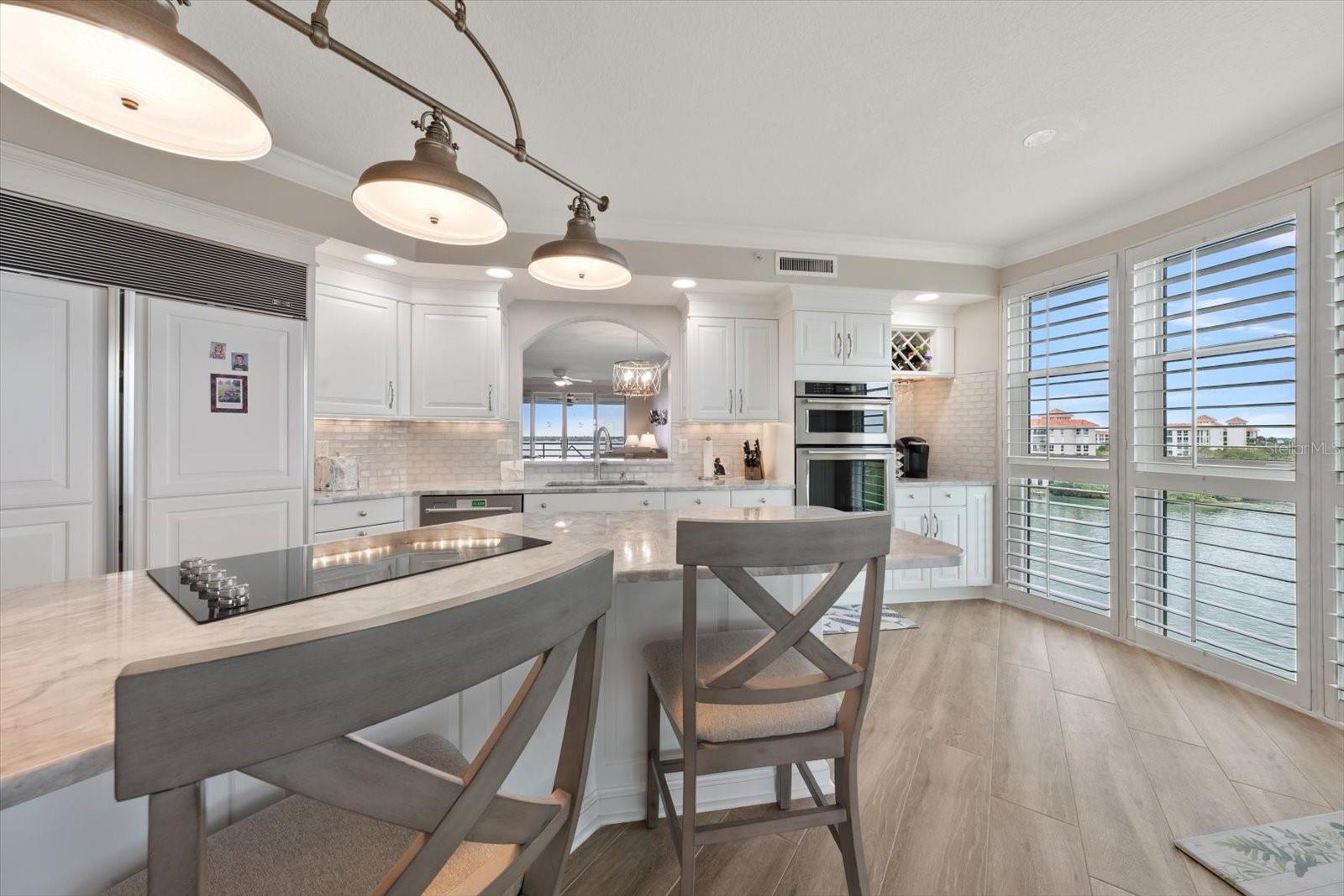 Breakfast Bar at the kitchen island