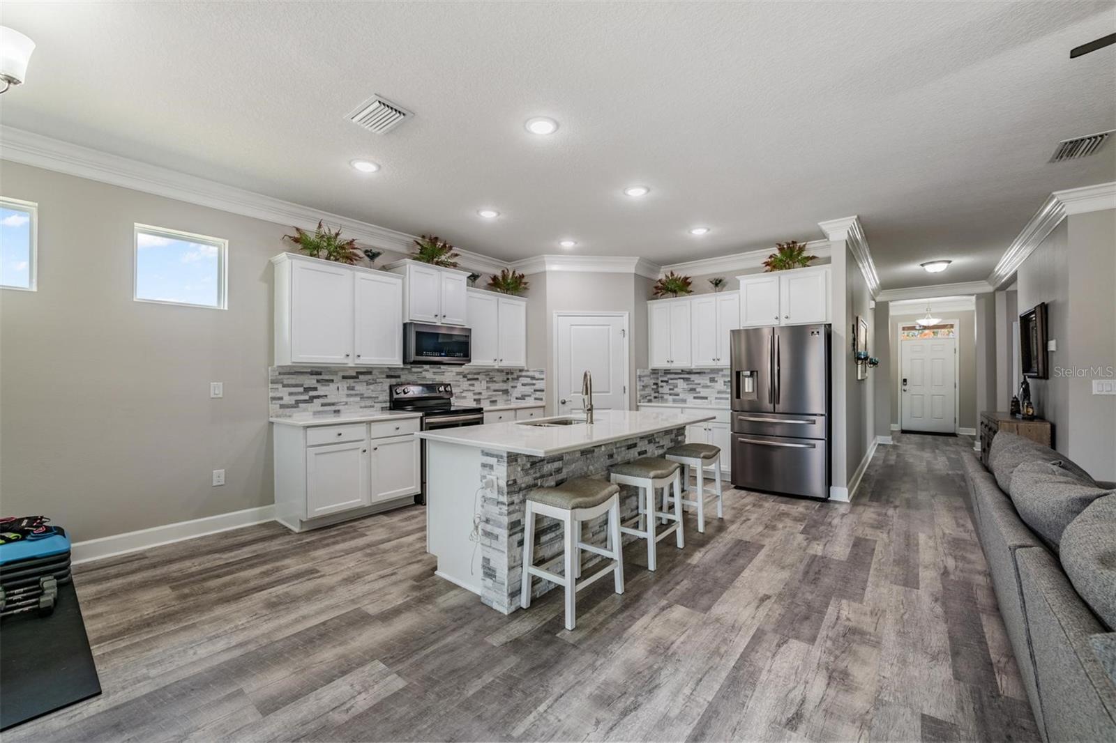Kitchen w/rock backsplash and center island