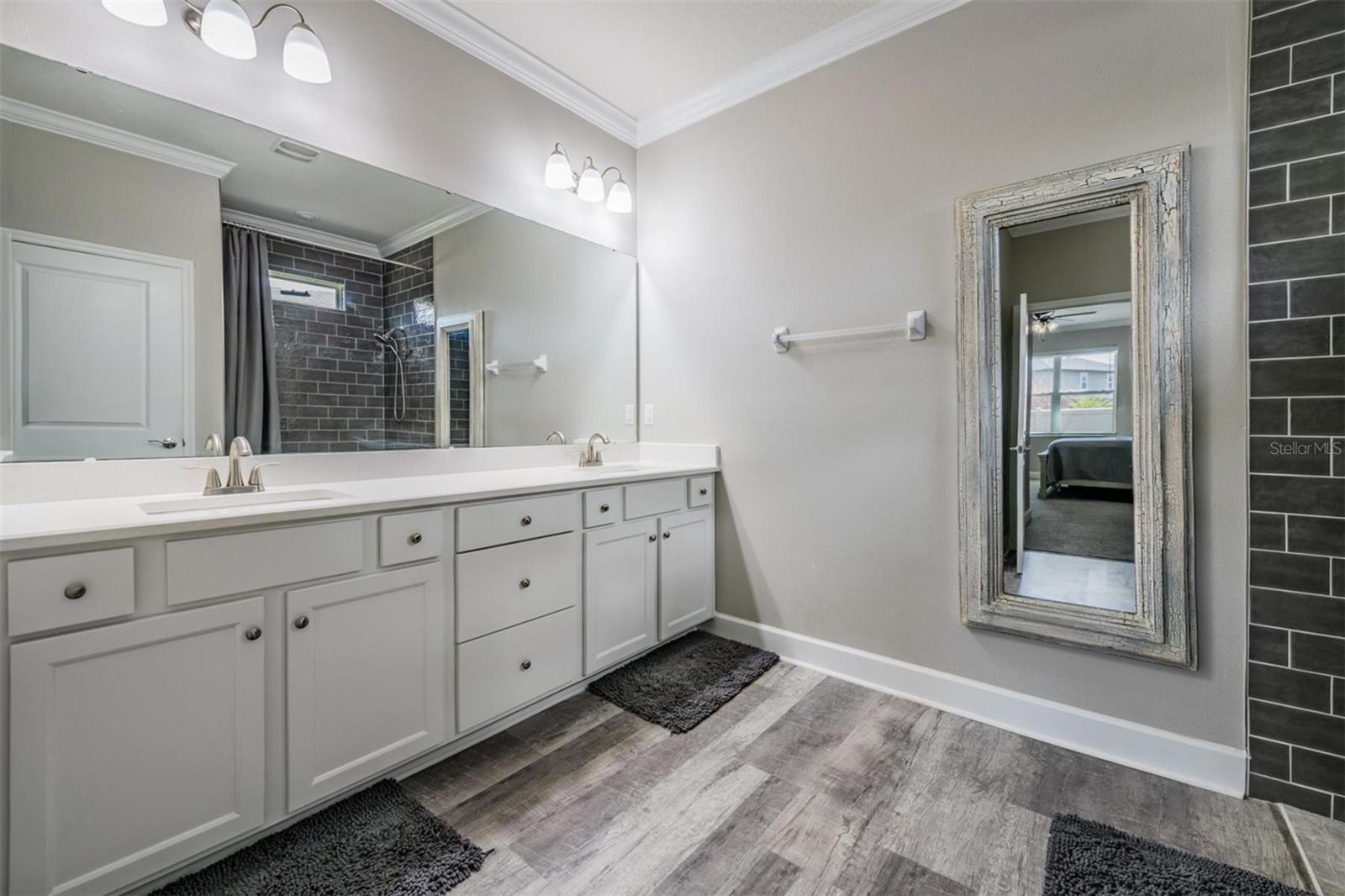 Dual sinks and upgraded flooring & crown & thick baseboards