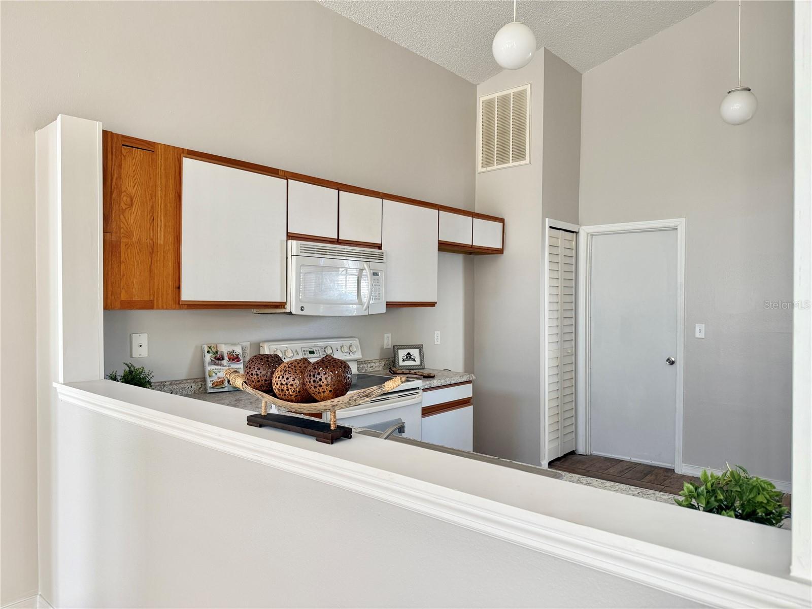 Pass Thru to Kitchen