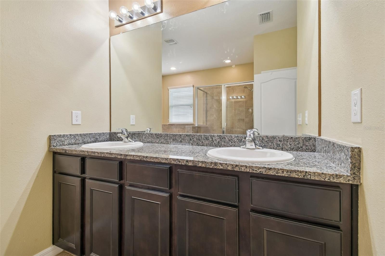 Primary En-suite Bath