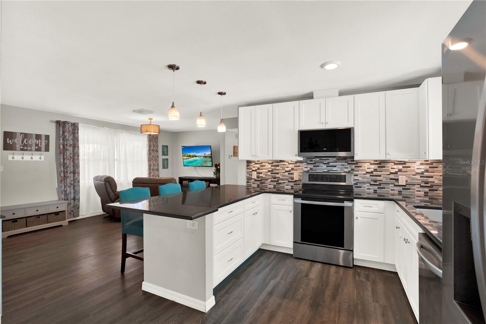 Kitchen: Additional View