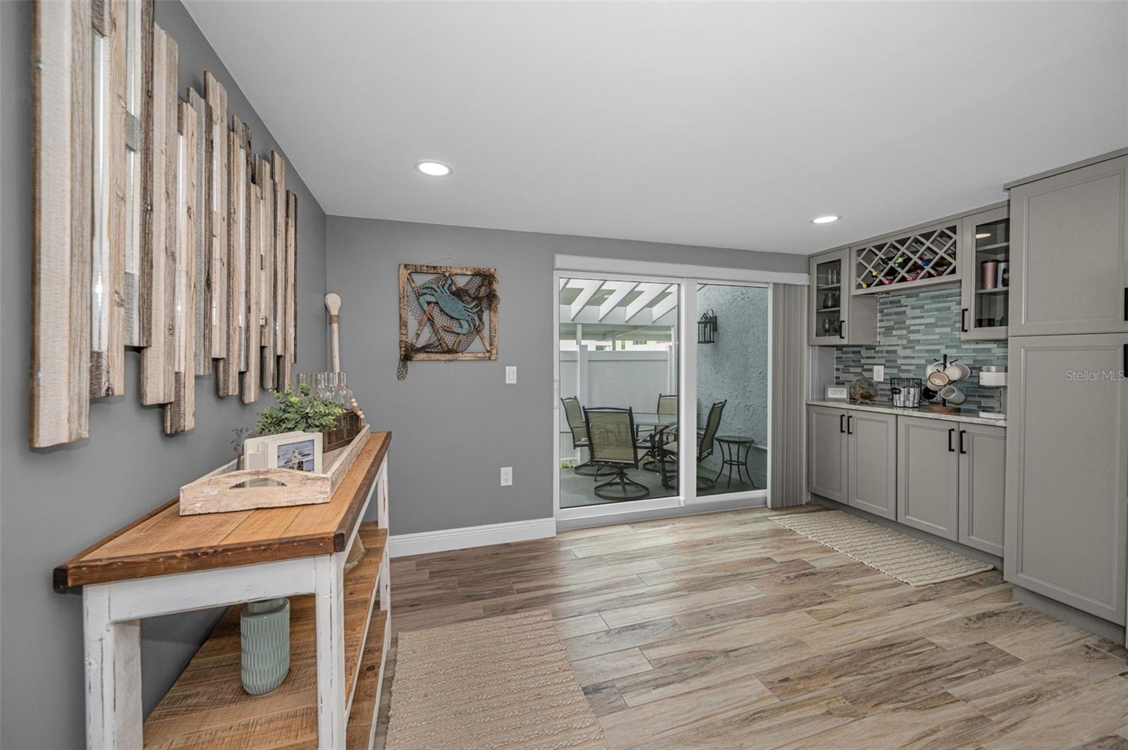 Wonderful Bonus area that could be a Dining Area