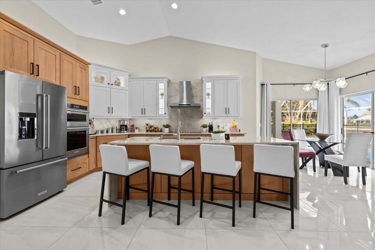 Kitchen Breakfast Bar