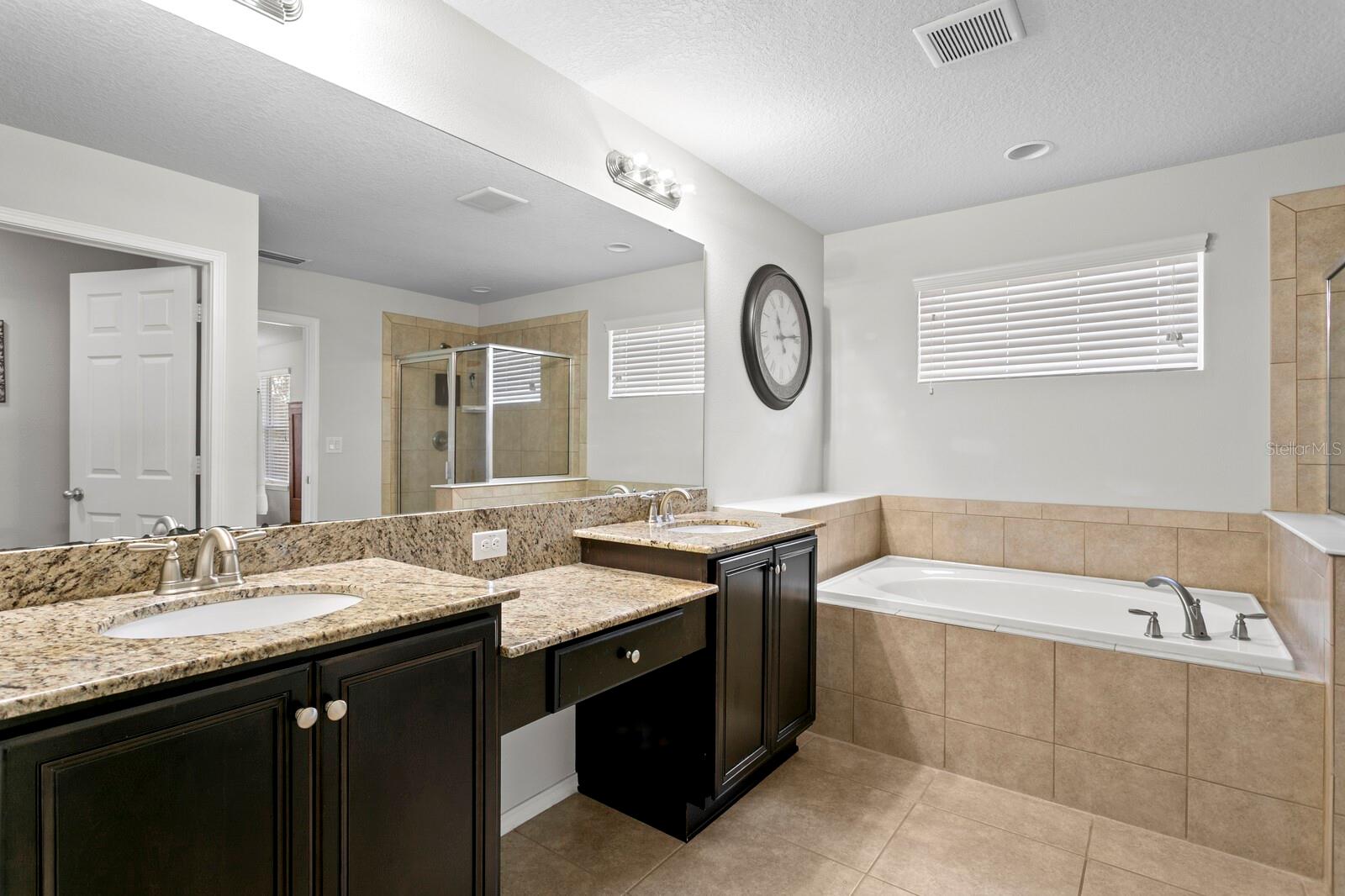 Large primary bath with dual sinks & granite counters