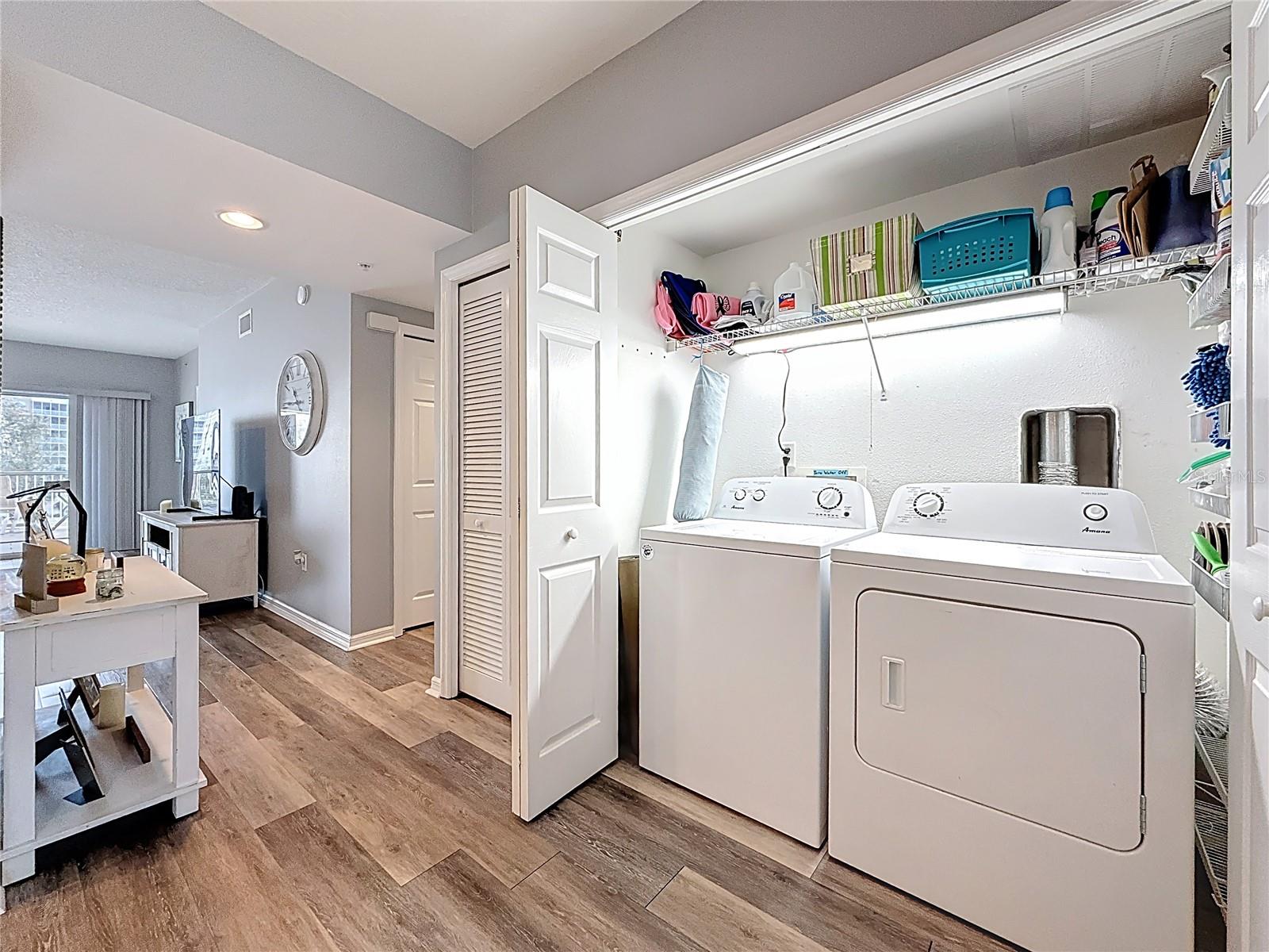 Laundry Closet - Washer & Dryer Convey