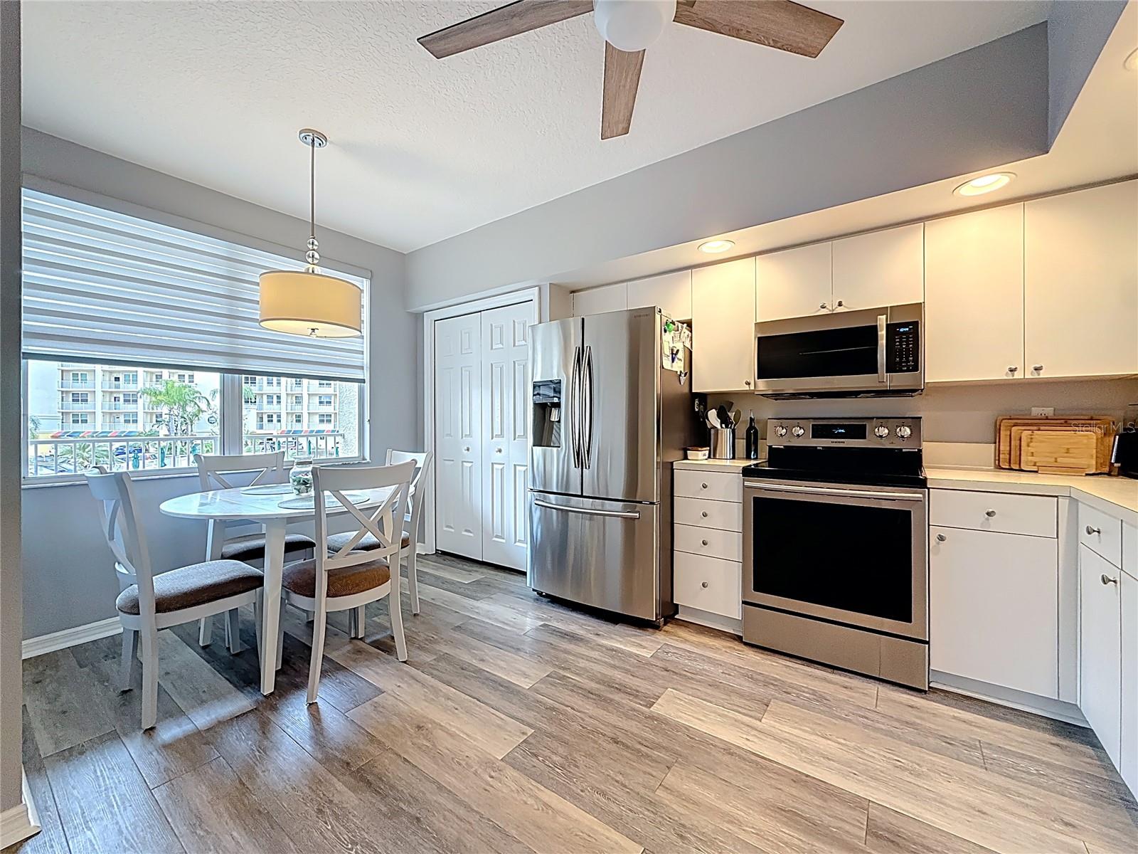 Kitchen - Casual Eating Area