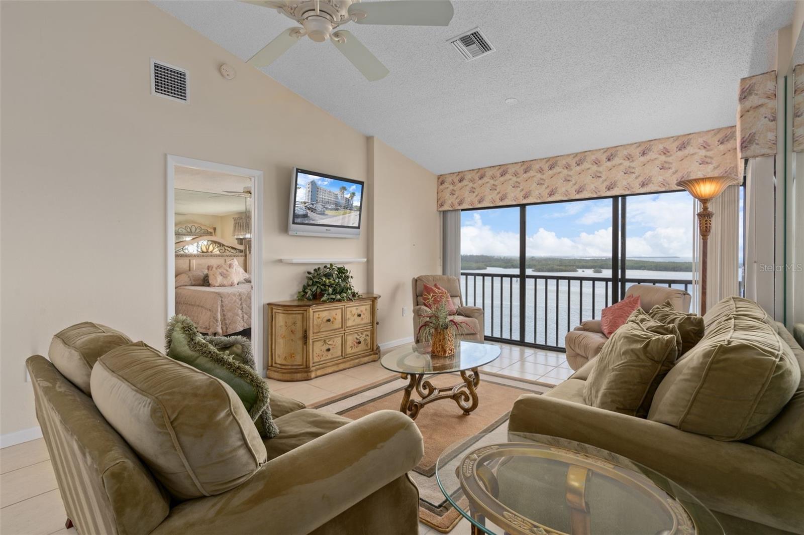 Great room with Gulf front  view