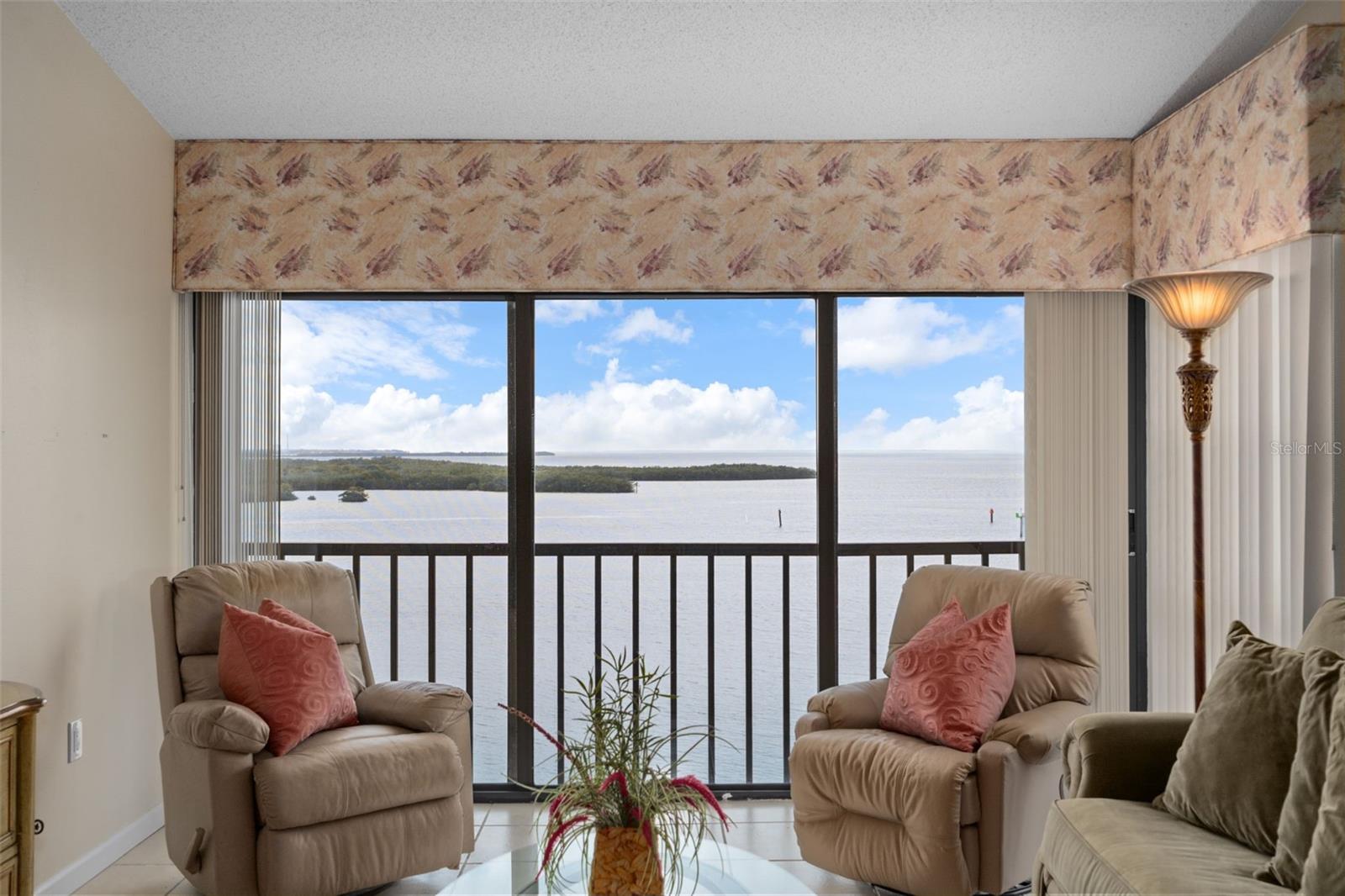 Great room with Gulf front view