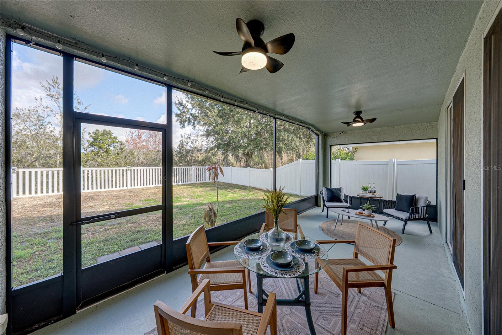 10X22 Spacious Covered Screened Lanai
