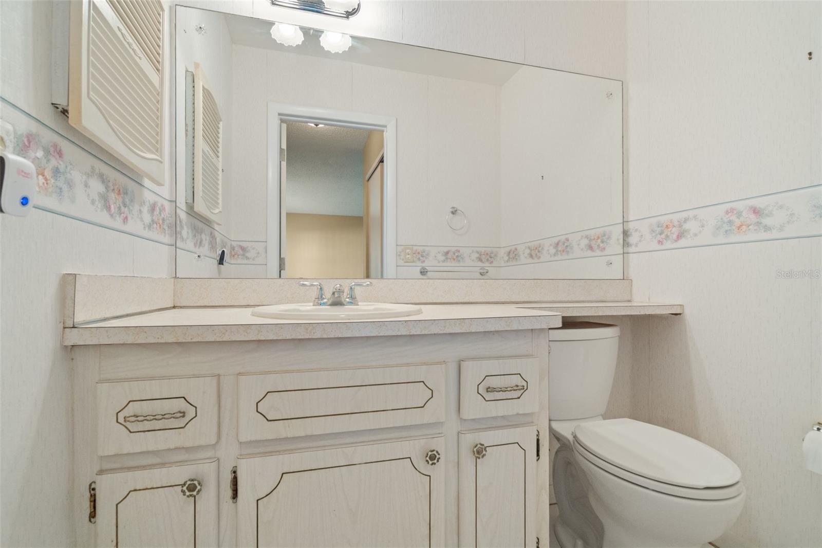 1/2 Bath near entrance