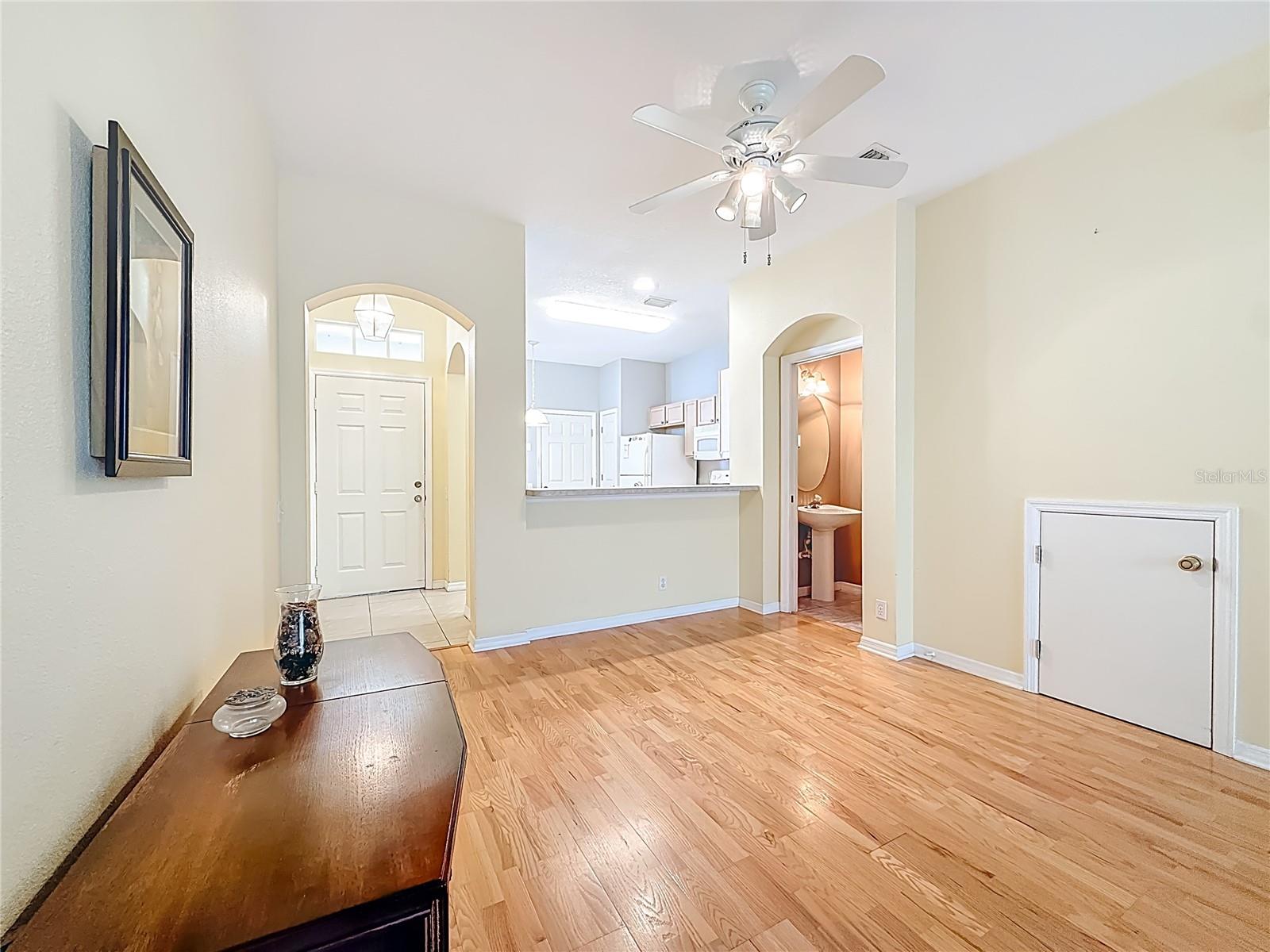 Living Space - Breakfast Bar - Kitchen