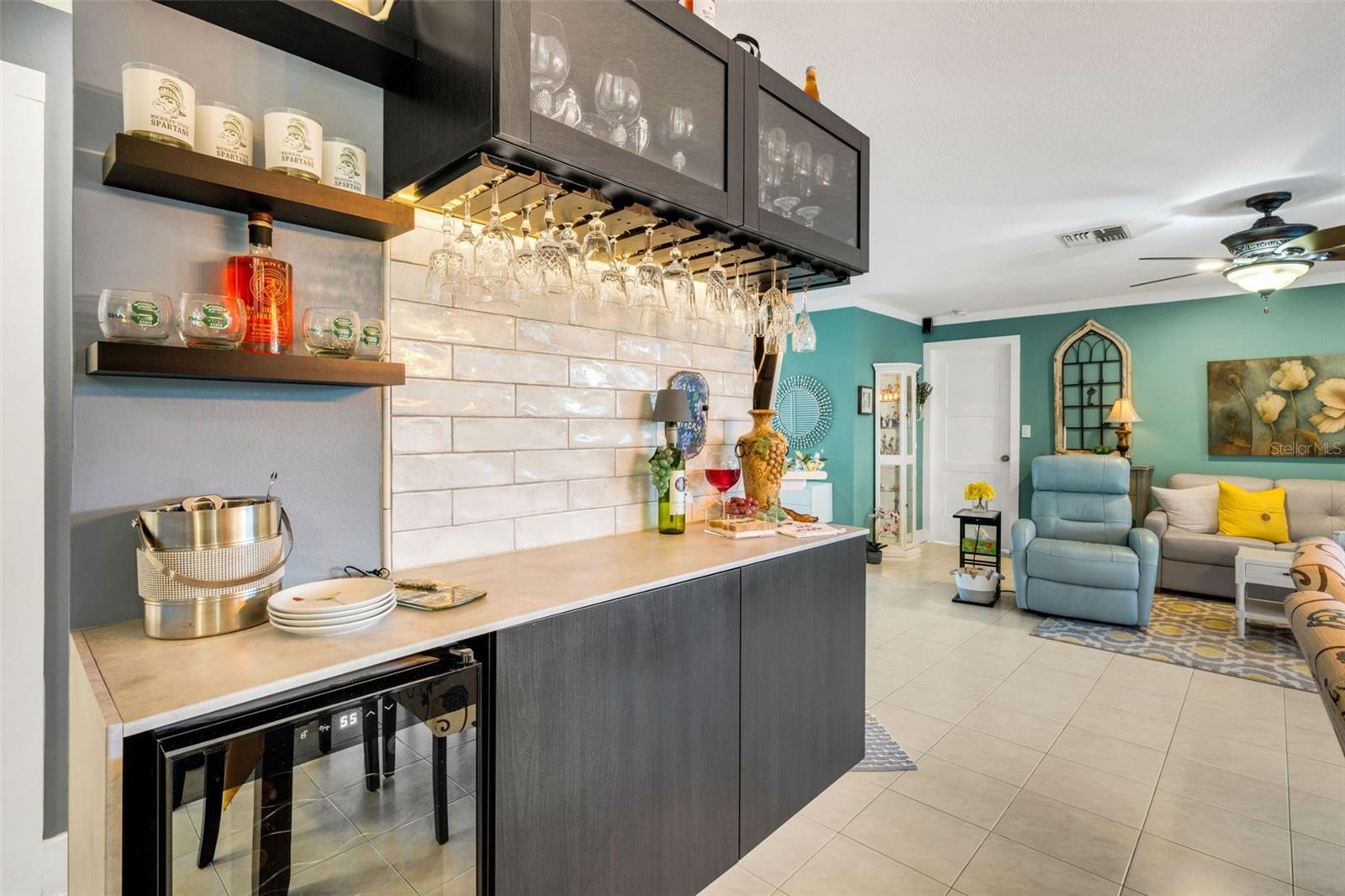 Wine Bar w/ wine cooler