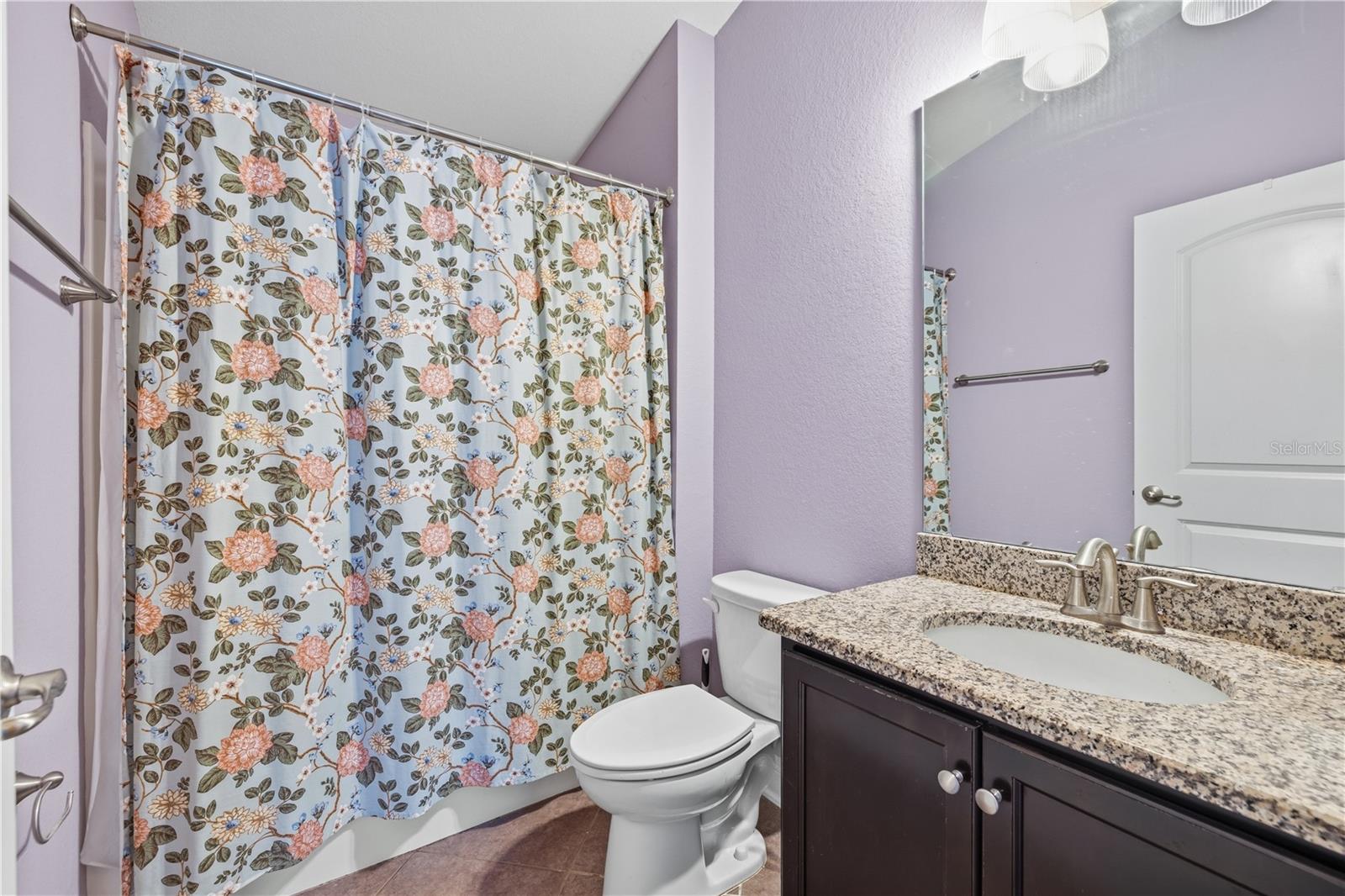 Hall bathroom with shower/tub combo