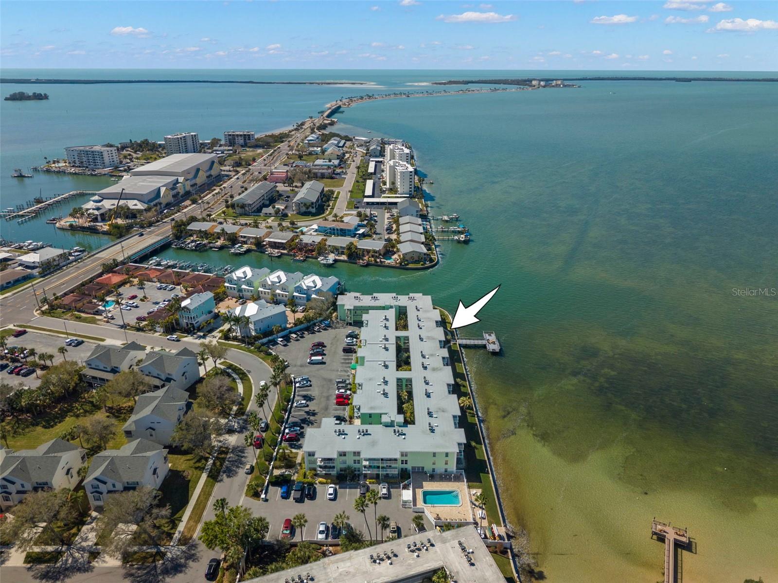 Located just 30 feet from the Intracoastal Waterway, this first-floor 1-bedroom, 1-bath condo in Dolphin Pointe of Dunedin offers convenient access, assigned parking, and a waterfront setting that captures the relaxed coastal lifestyle Dunedin is known for.