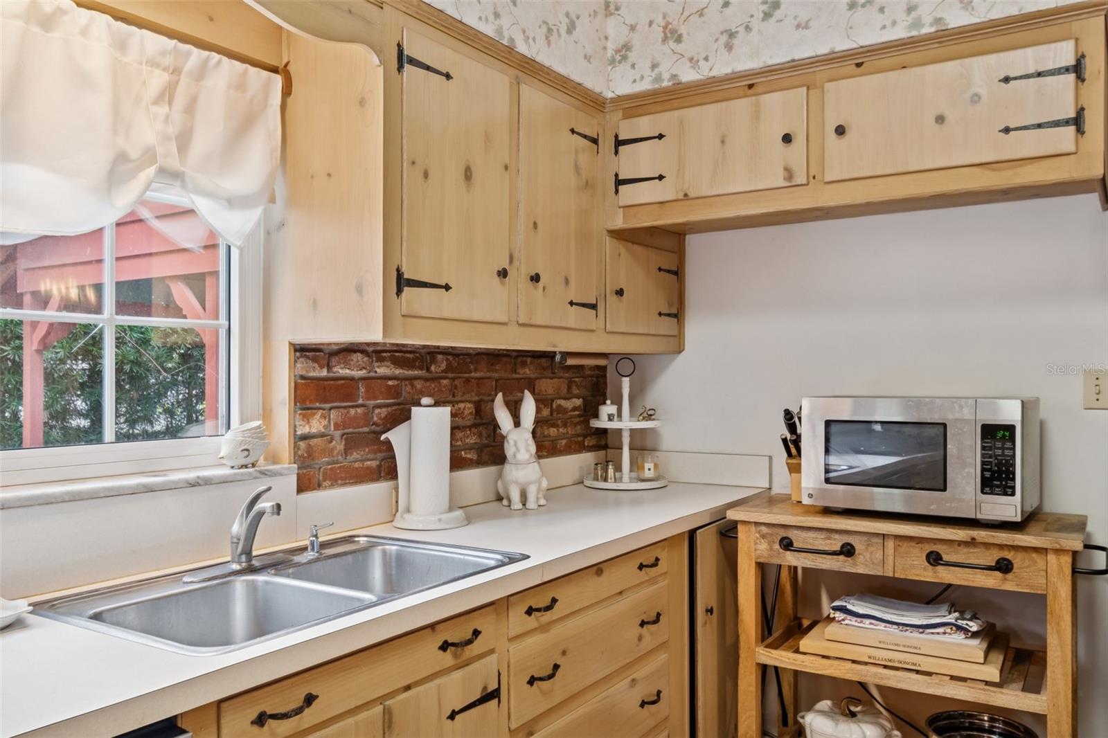 Kitchen w/Solid Pine Cabinetry