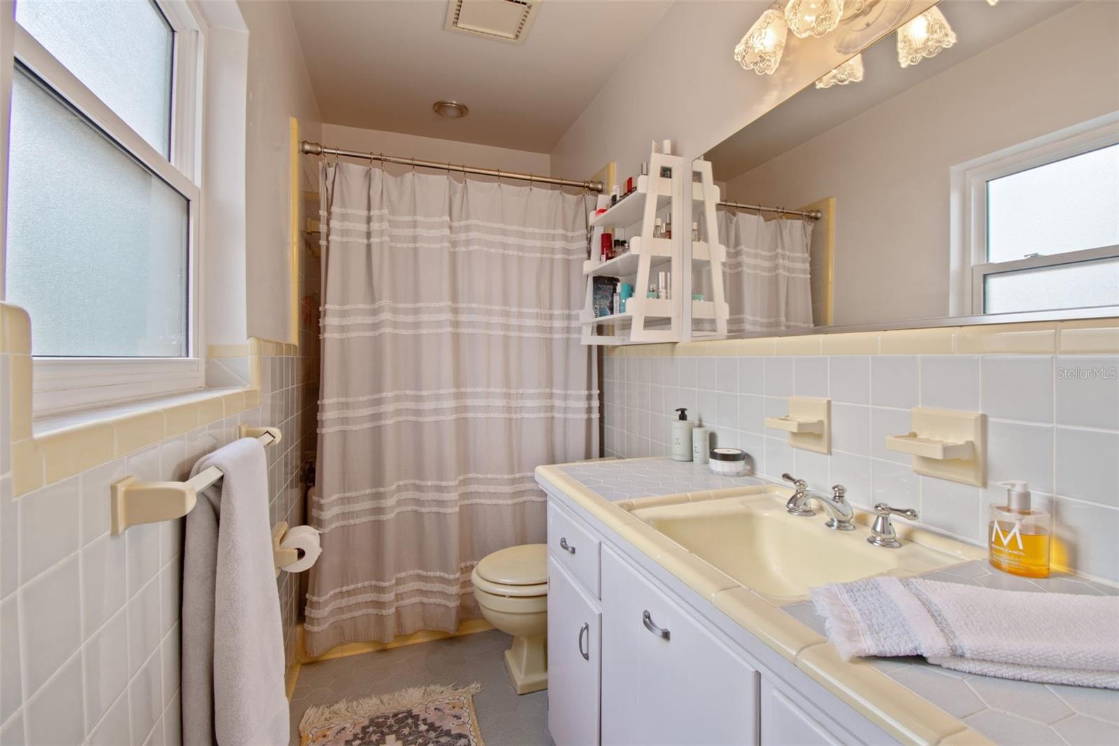 Primary Bathroom w/Walk-in Shower