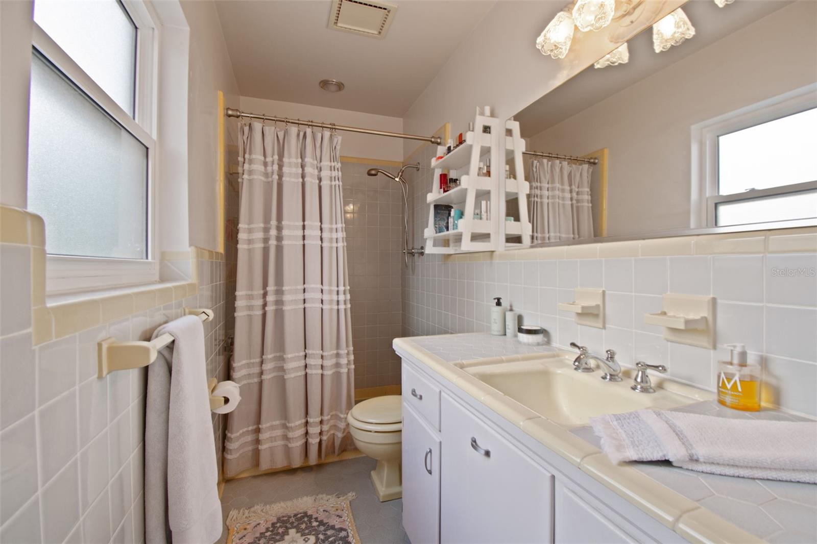 Primary Bathroom w/Walk-in Shower