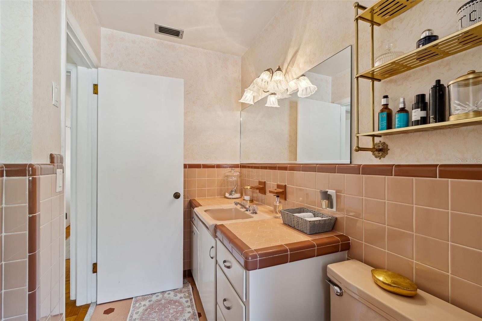Guest Bathroom w/Built-in Vanity