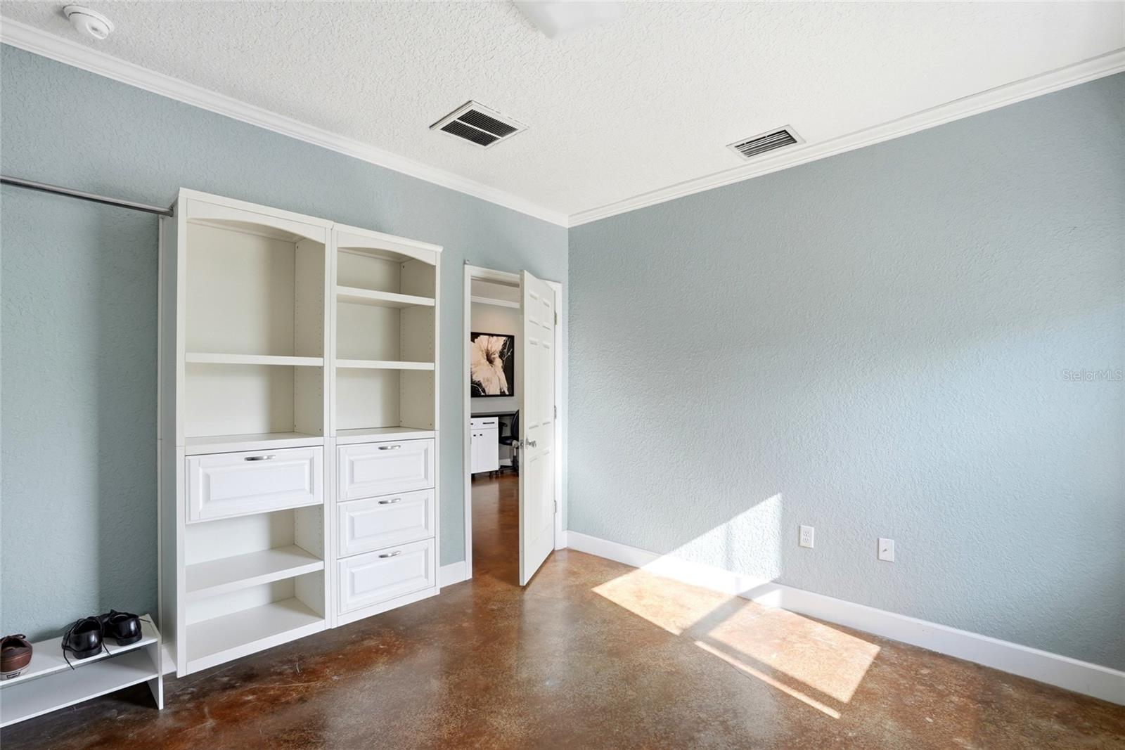 Office/ 4th bedroom