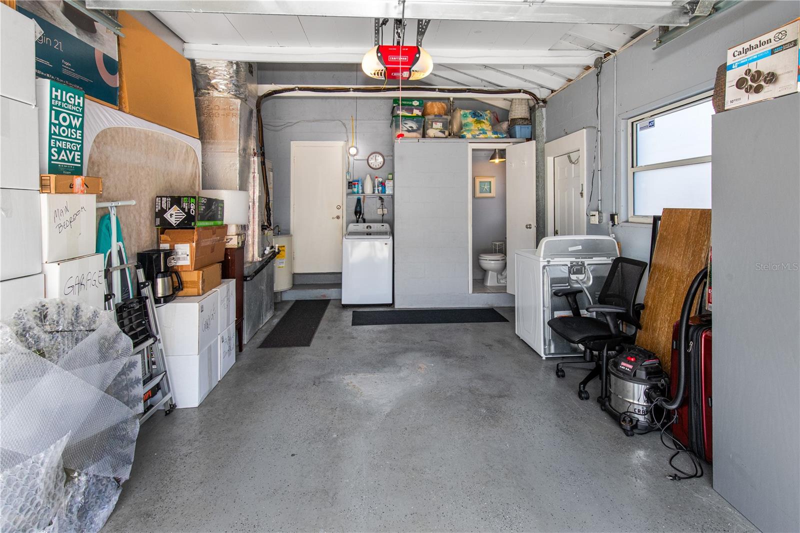 1 car garage has the washer/dryer