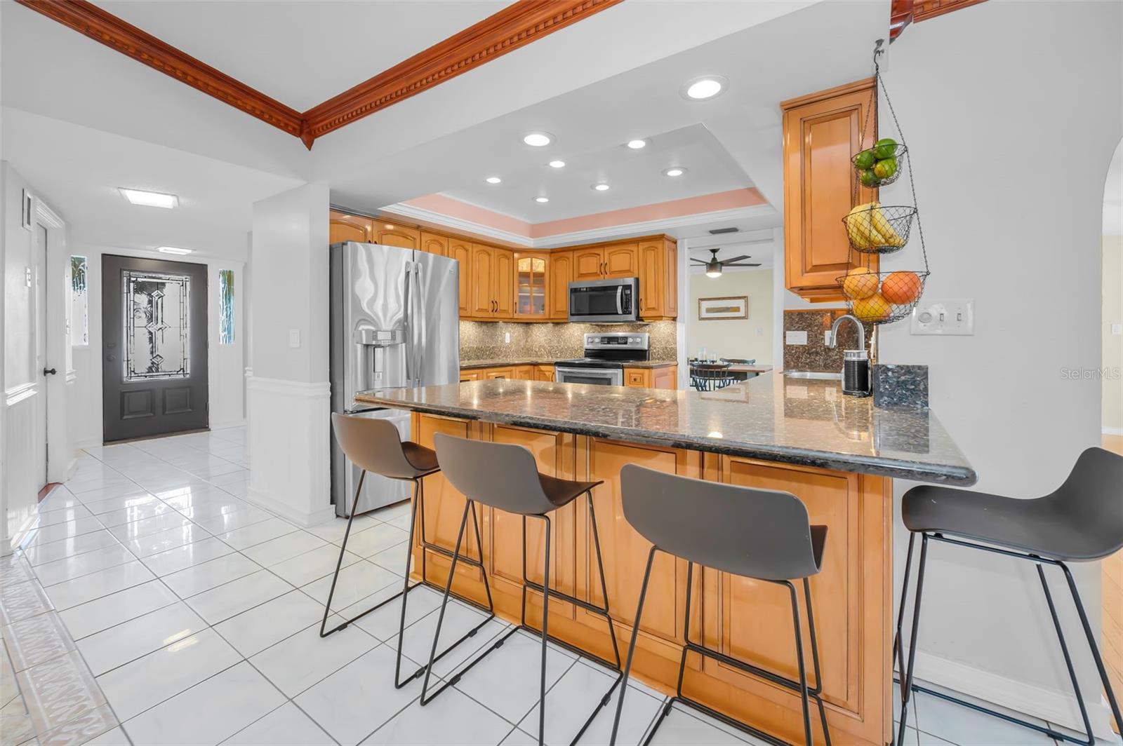 Kitchen Breakfast Bar!