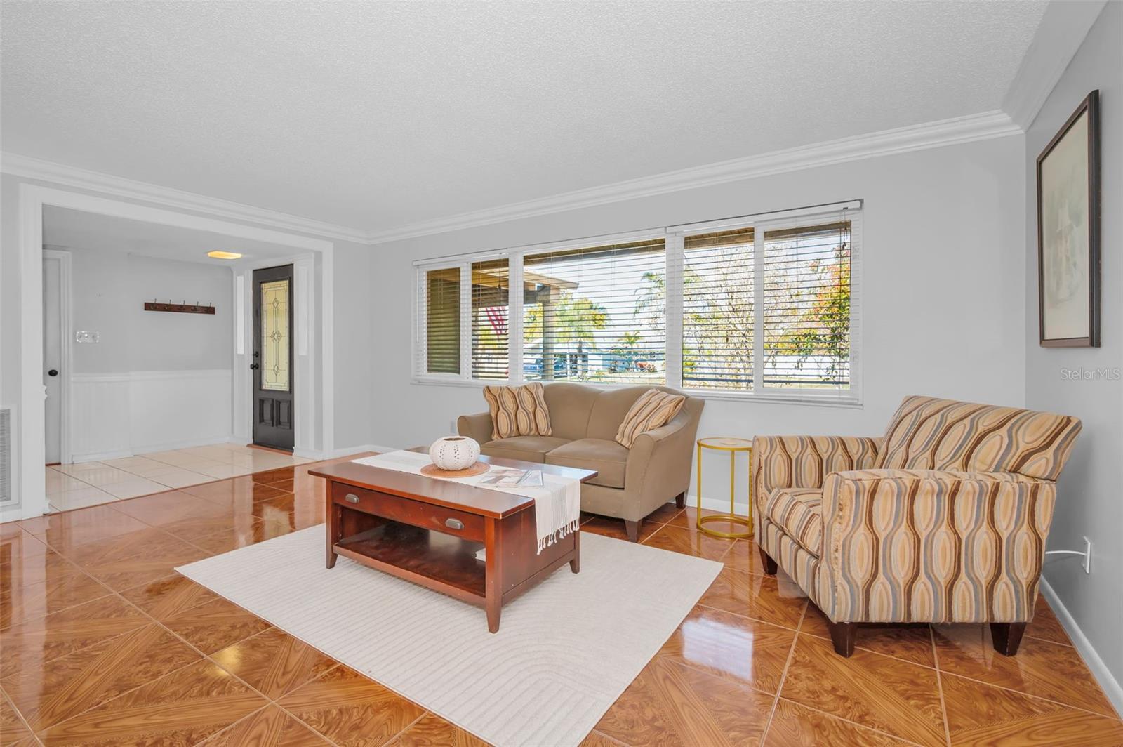 Light And Bright Living Room!