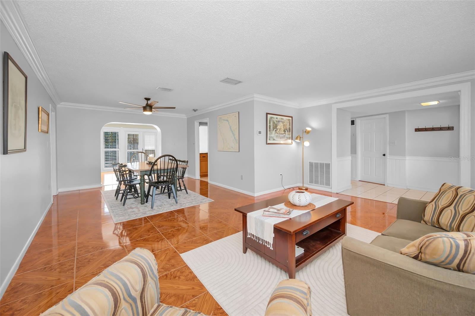 Living Room/Dining Room!