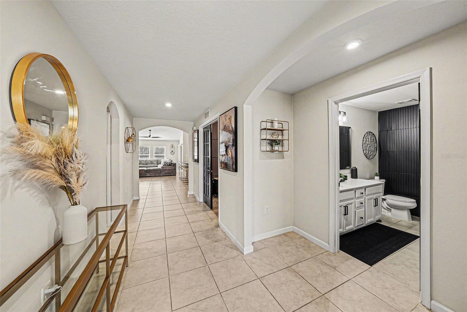 Foyer & Entry - 18400 Hunters Meadow Walk, Land O Lakes, FL 34638
