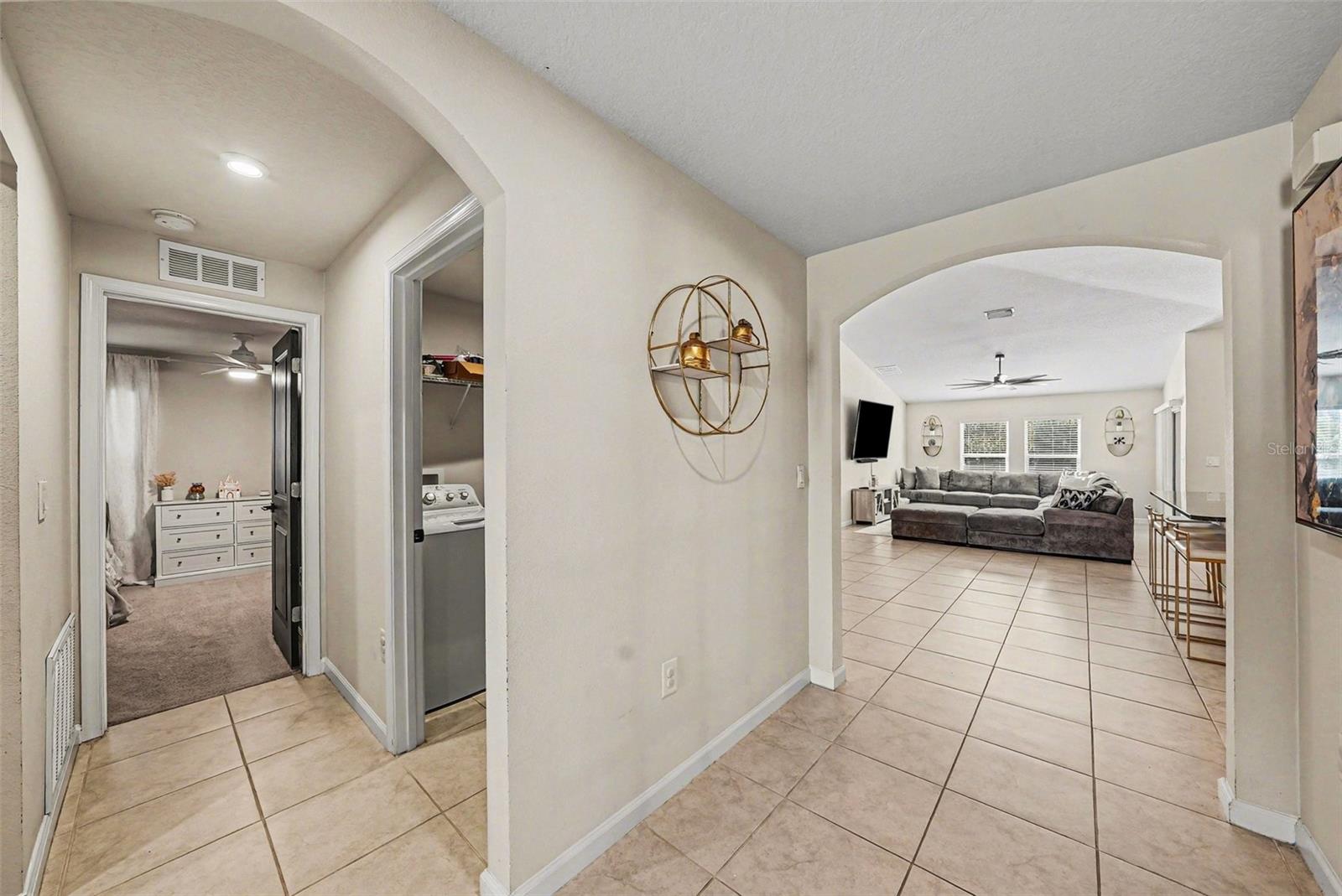 Foyer & Entry - 18400 Hunters Meadow Walk, Land O Lakes, FL 34638