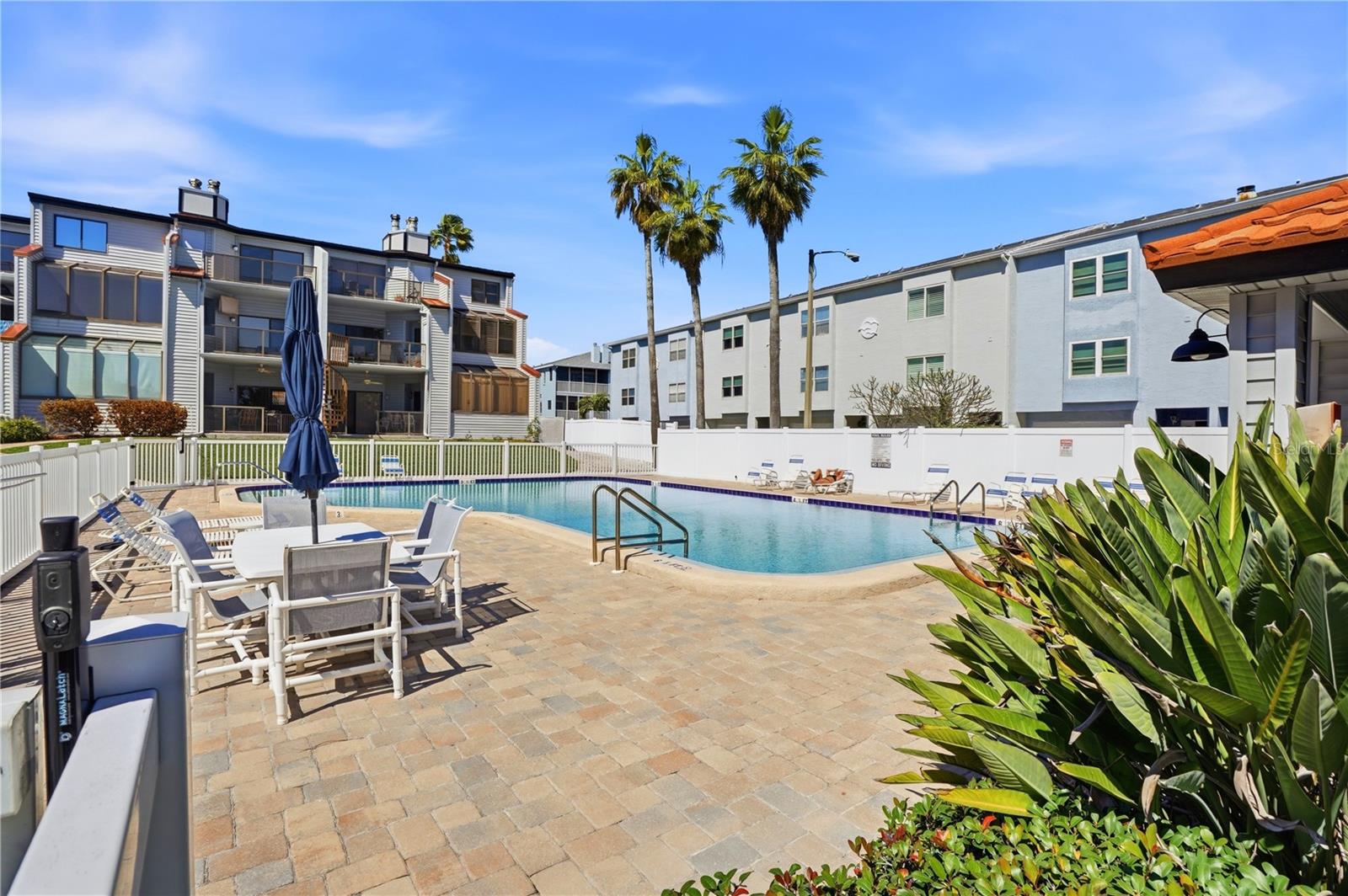 resort community pool