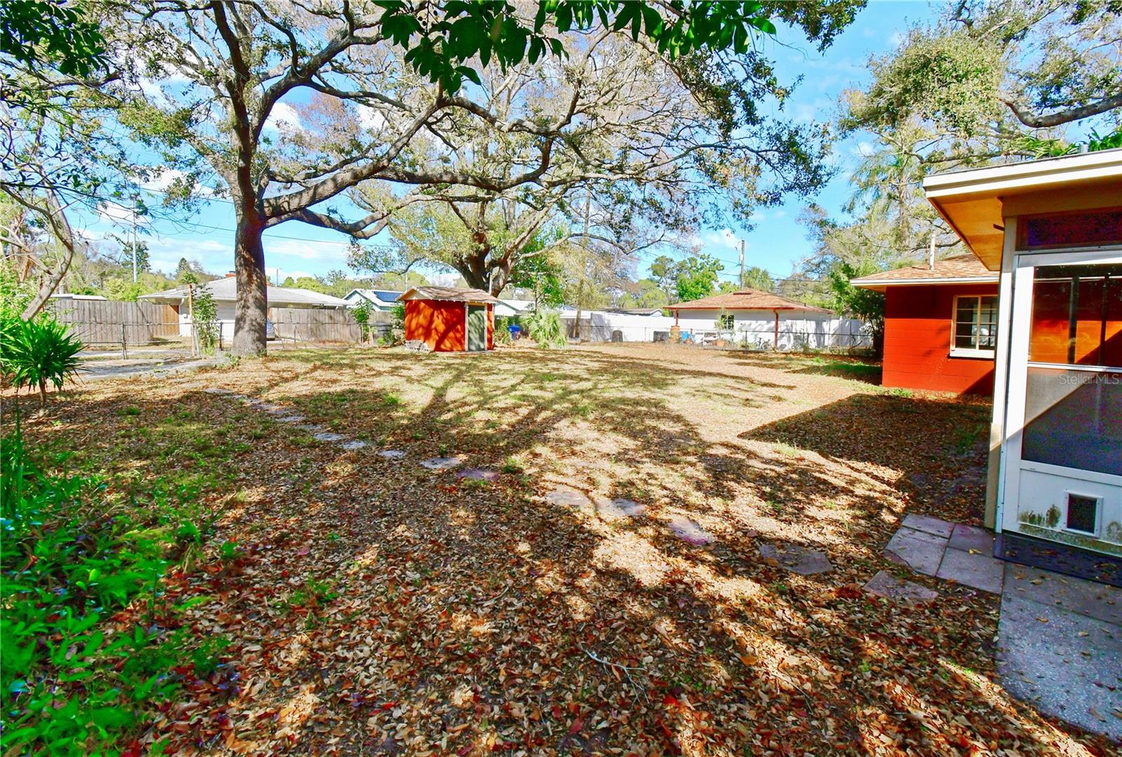 Huge backyard all fenced in