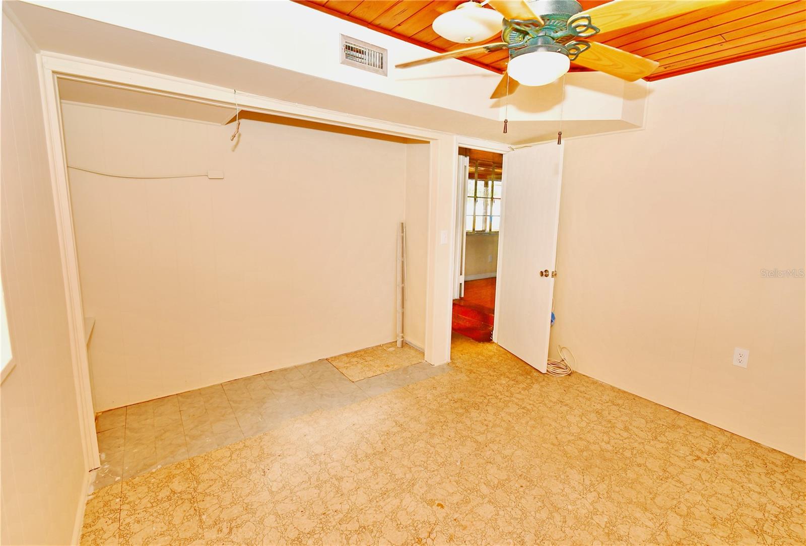 3rd bedroom and closet